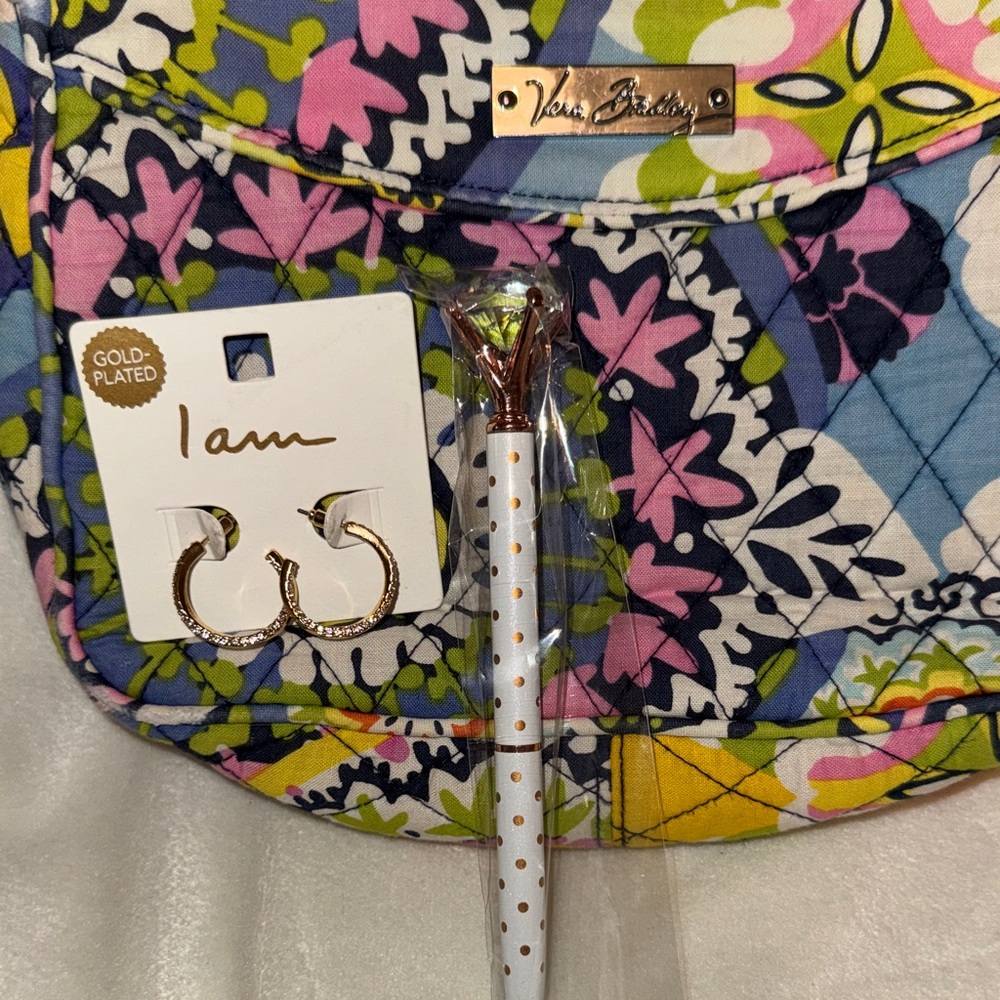 Vera Bradley Crossbody Bag with earrings and a pen - Picture 3 of 11